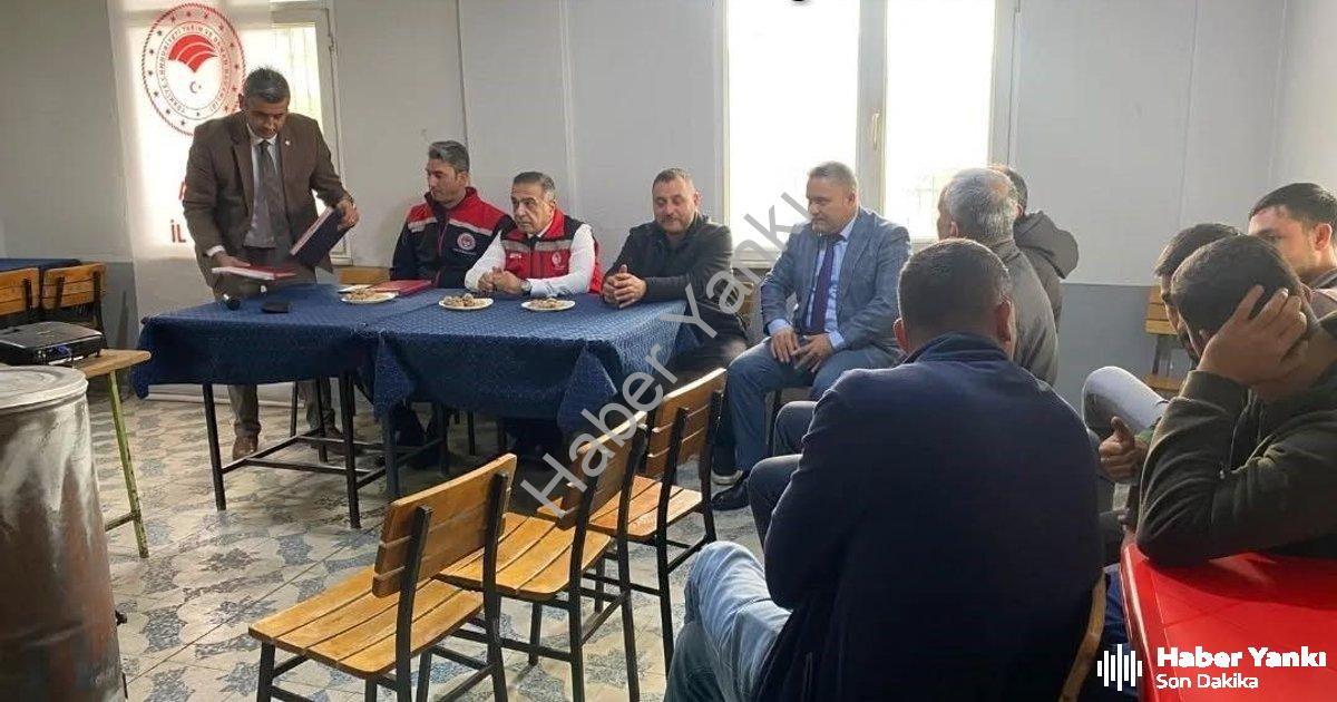 "Aydın'da Üreticilerle Tarım Zirvesi: Sorunlar Sahada Çözülüyor" başlıklı haber için fotorealistik,