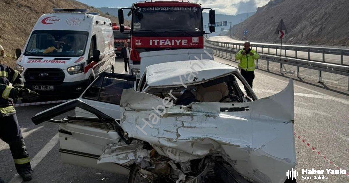 "Denizli Honaz'da Feci Kaza: Kamyona Çarpan Otomobilde Can Pazarı" başlıklı haber için fotorealistik